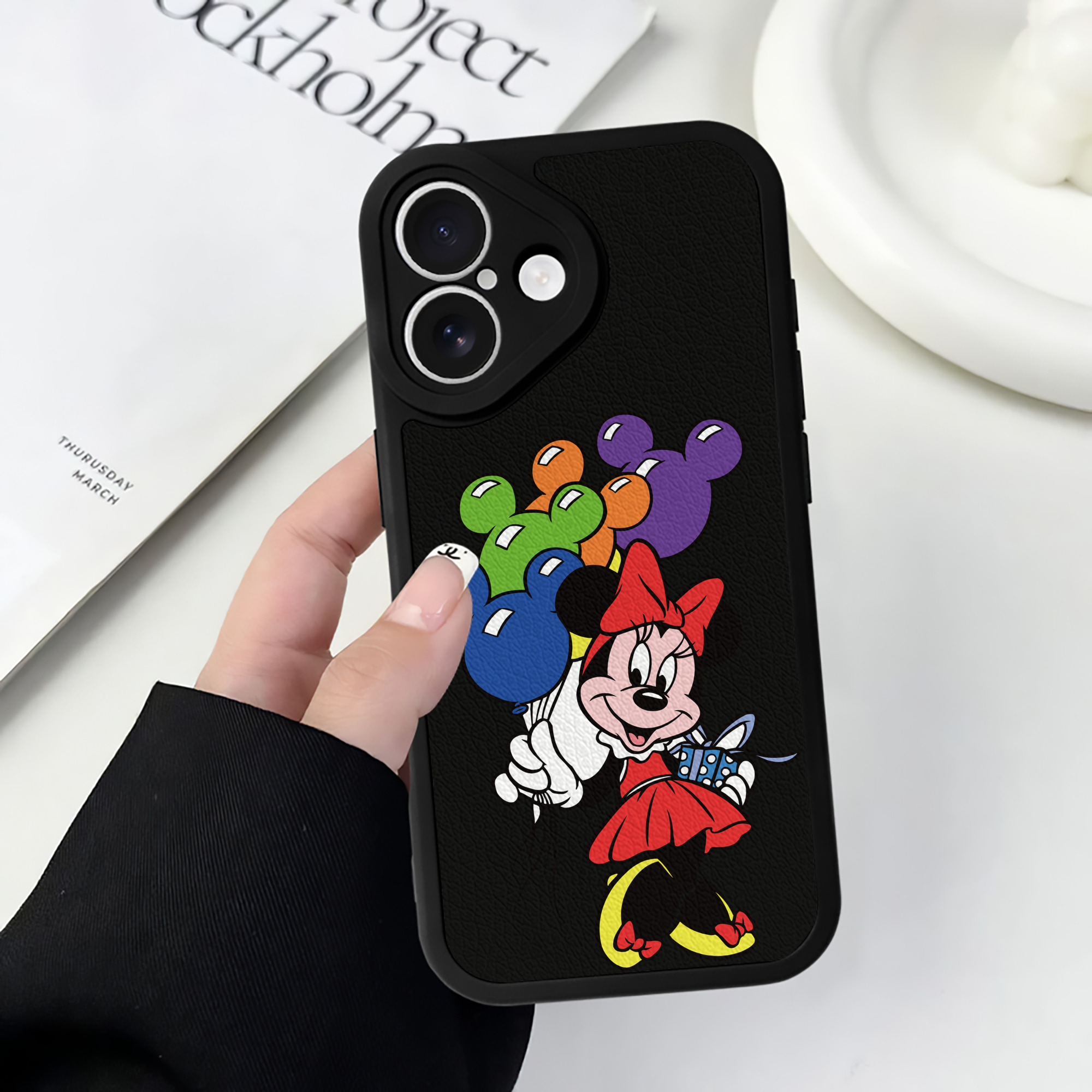 （画像用） ミッキーマウス Mickey Mouse 【iPhone 16シリーズ対応】シリコンスマホケース（レザー調） 材質：シリコン